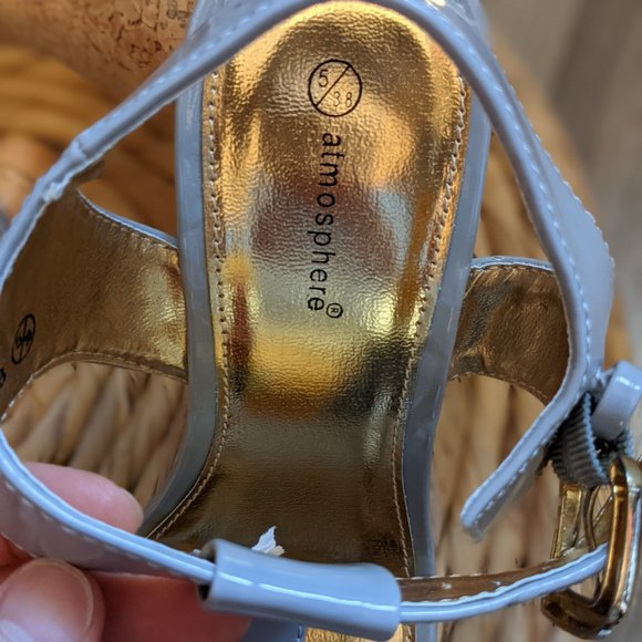NWOT (W7) - ATMOSPHERE Grey Patent T-Strap Platform Sandal - Picture 7 of 13